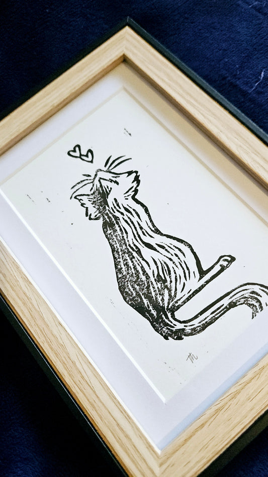 Moustache, le chat amoureux - linogravure encadrée