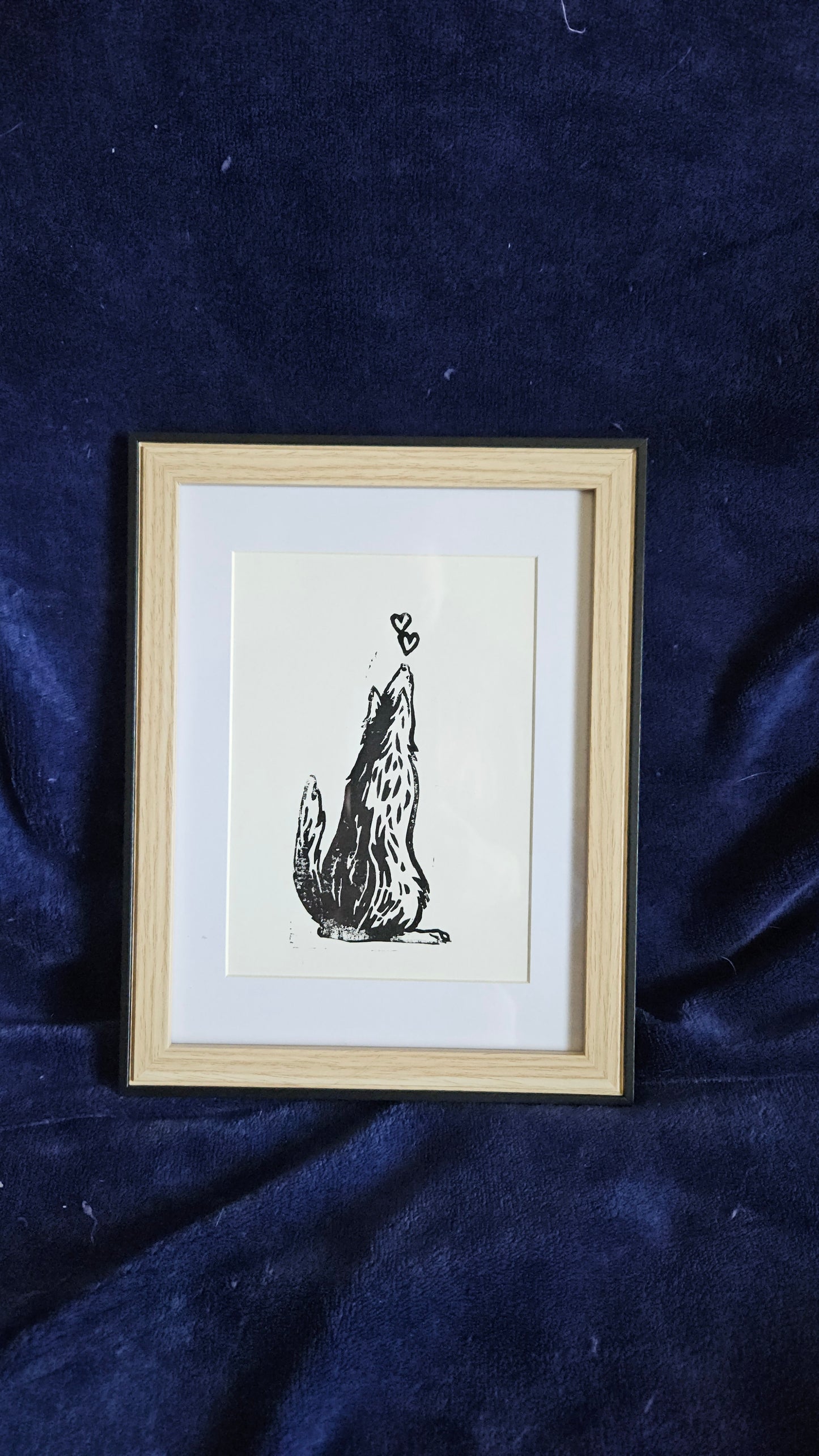 Le chien amoureux - Linogravure encadrée